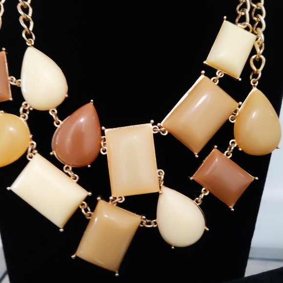 Cream Brown Statement Necklace and Bracelet set - Picture 7 of 12